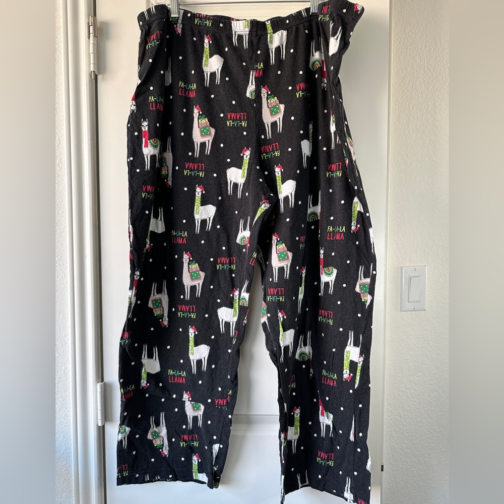 💚Secret Treasures Black Christmas Llama Pajama Pants